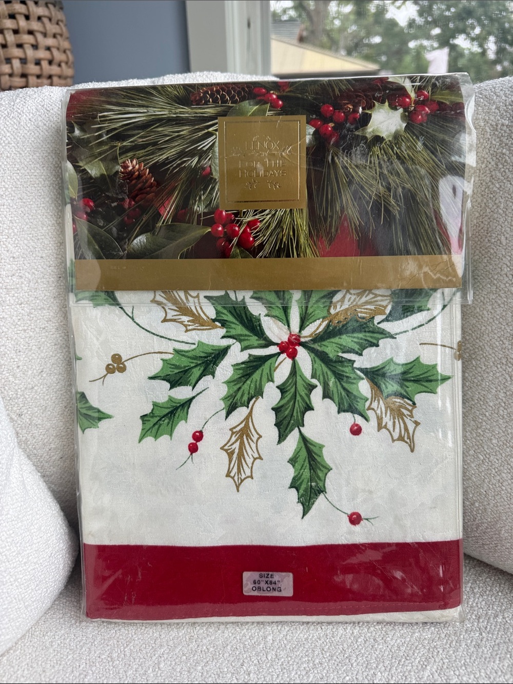 NWT LENOX holiday table cloth. 60 x 84